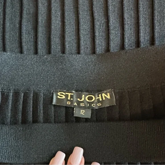 NWOT St John Basic Pleated Skirt - Picture 4 of 4